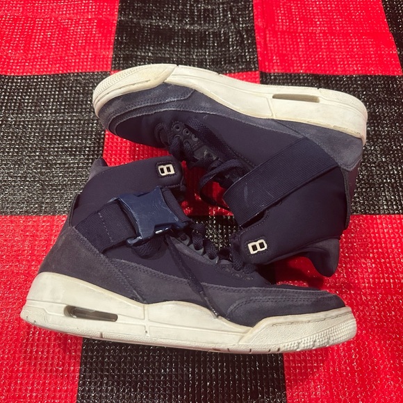 Jordan 3 Retro Explorer XX
Midnight Navy Light Cream (Women's) size 6.5 - Picture 3 of 7